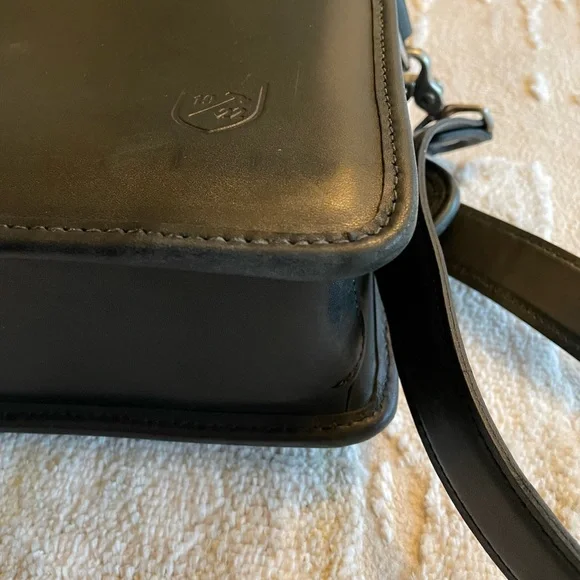 Allen Edmonds black leather single gusset briefcase
